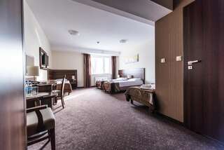 Отель Hotel Austeria Conference & Spa Цехоцинек Четырехместный номер-3